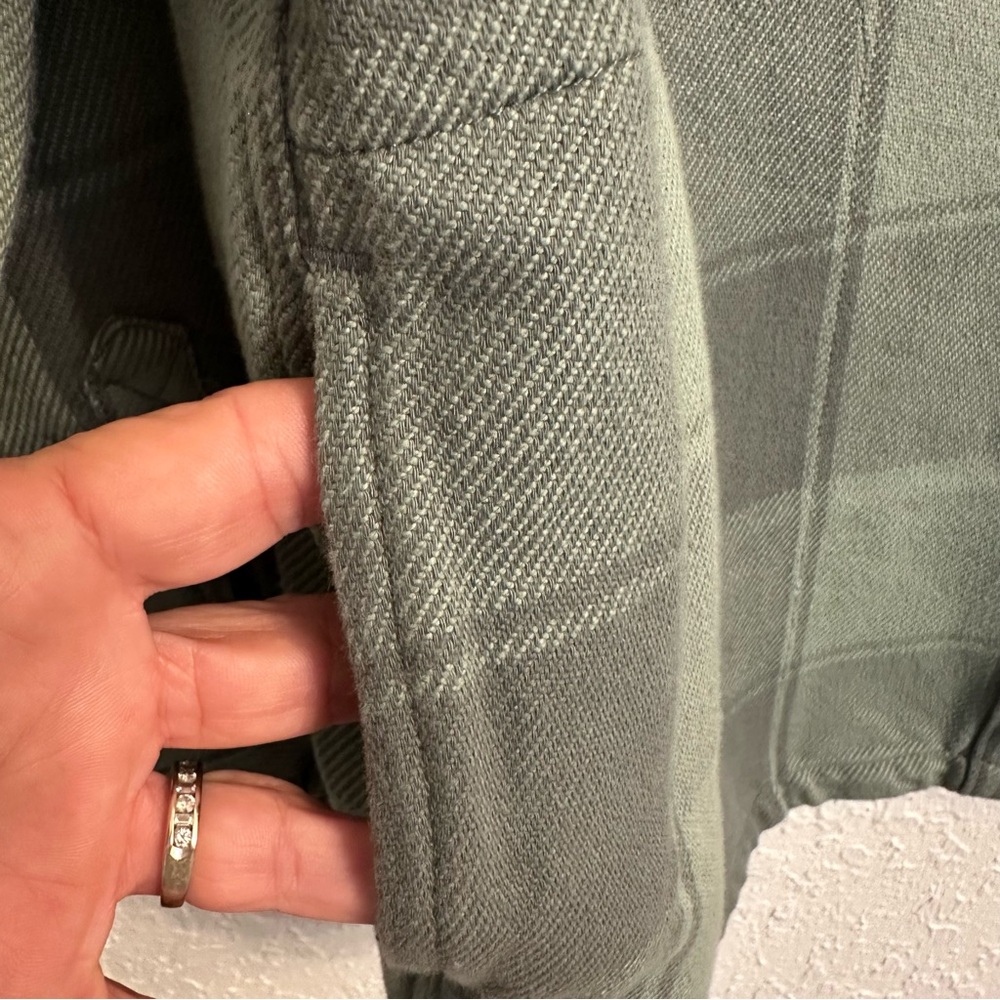 Carhartt Women's Loose Fit Twill Shirt Jac in green plaid  Sz M - Picture 7 of 8